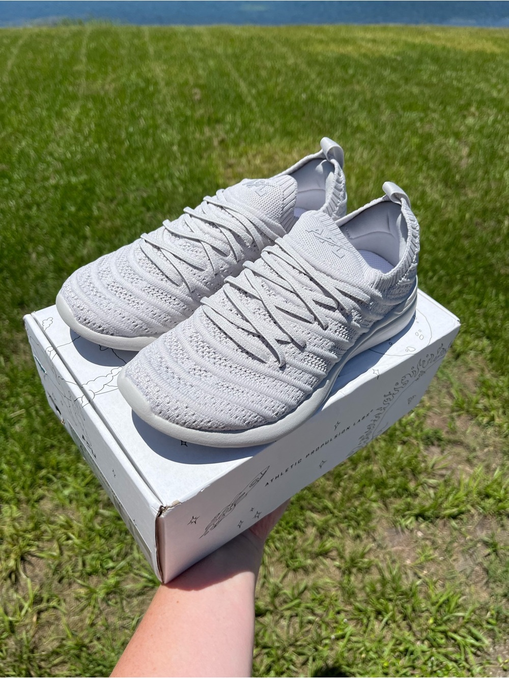 NWT APL Youth Techloom Wave Sneakers in Harbor Grey Youth Size 4